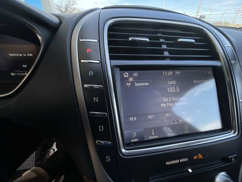 Used 2019 Lincoln Nautilus Select image 15