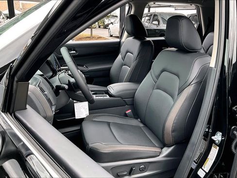 New 2026 Nissan Pathfinder SL image 9