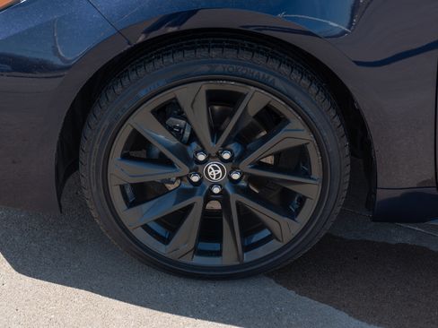 Used 2025 Toyota Corolla SE w/ SE Premium Package image 5