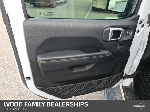 Used 2019 Jeep Wrangler Unlimited Sahara image 26