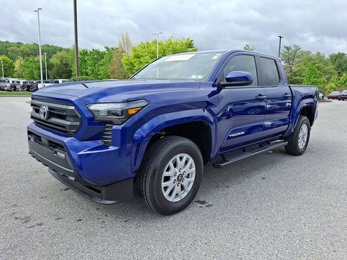Certified 2025 Toyota Tacoma SR5 AWD/4WD image 3