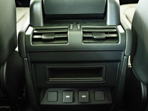 Used 2023 Land Rover Defender 90 SE image 42