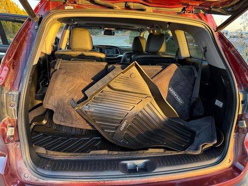 Used 2017 Toyota Highlander XLE image 26