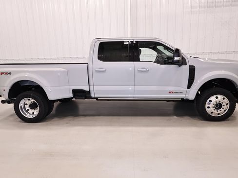 New 2026 Ford F450 Platinum w/ FX4 Off-Road Package AWD/4WD image 2