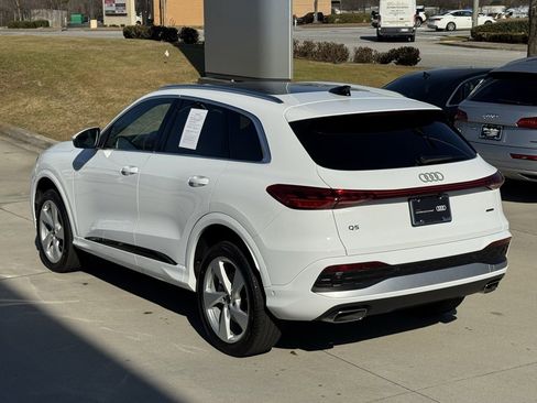 Used 2025 Audi Q5 2.0T Premium w/ Convenience Package image 11