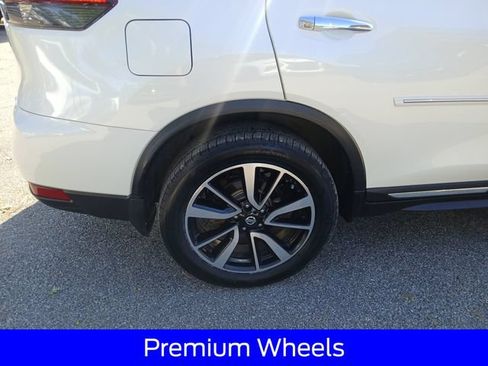 Used 2019 Nissan Rogue SL AWD/4WD image 11