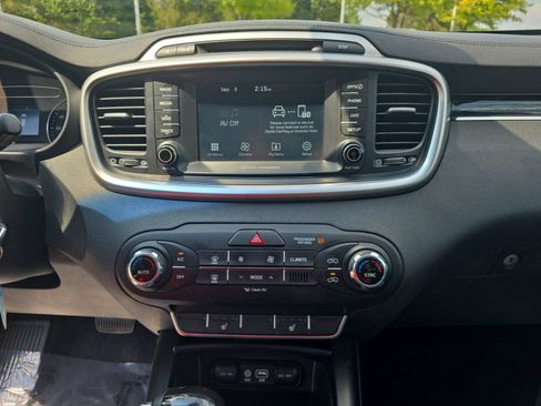 Used 2018 Kia Sorento AWD image 19