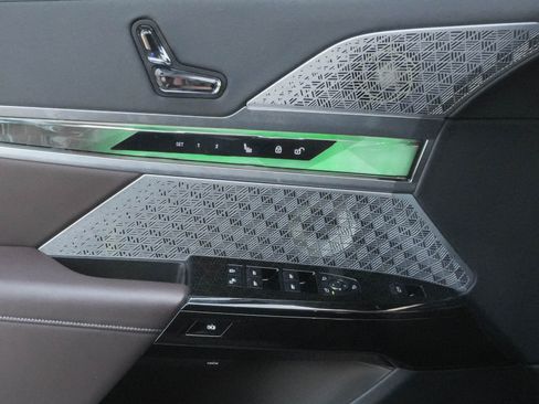 Certified 2023 BMW i7 xDrive60 AWD/4WD image 13