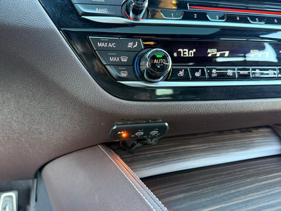 Used 2018 BMW M550i xDrive AWD/4WD image 34