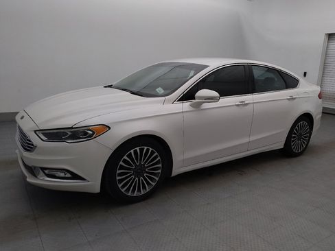 Used 2017 Ford Fusion SE w/ Fusion SE Technology Package FWD image 2