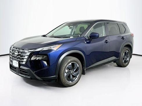 Used 2024 Nissan Rogue SV FWD image 3