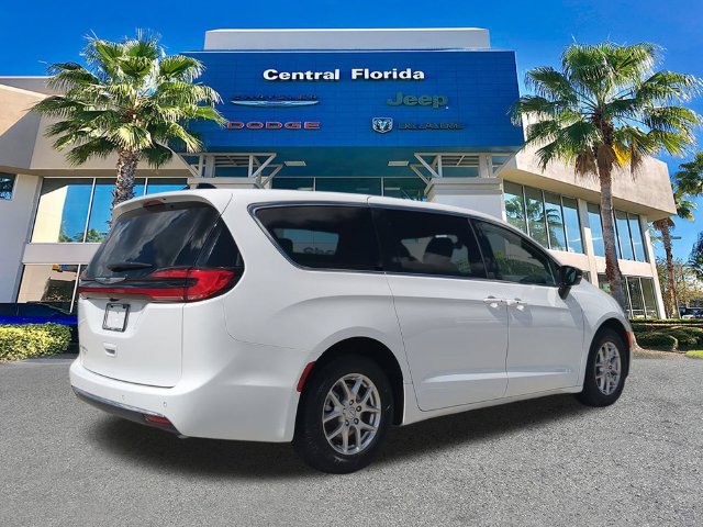 New 2026 Chrysler Pacifica Select FWD image 5