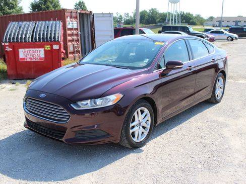 Used 2013 Ford Fusion SE FWD image 2