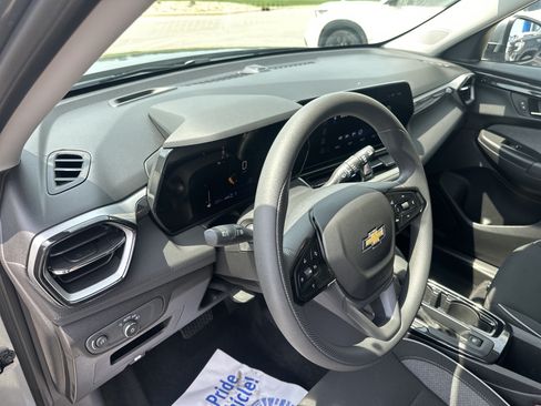 Used 2025 Chevrolet TrailBlazer LT AWD/4WD image 11