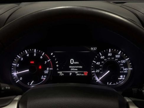 Used 2024 Toyota Highlander XLE AWD/4WD image 13