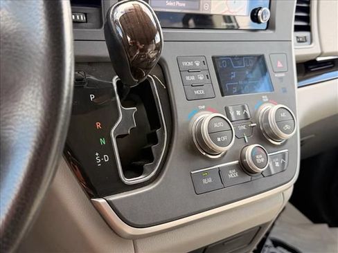 Used 2020 Toyota Sienna XLE w/ XLE Navigation Package AWD/4WD image 28