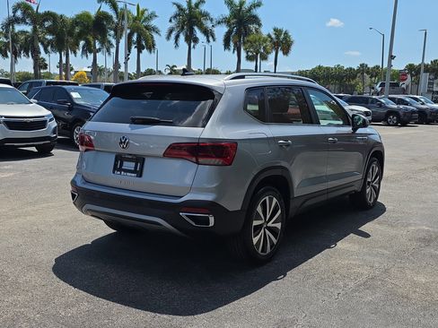 Used 2024 Volkswagen Taos SE image 7