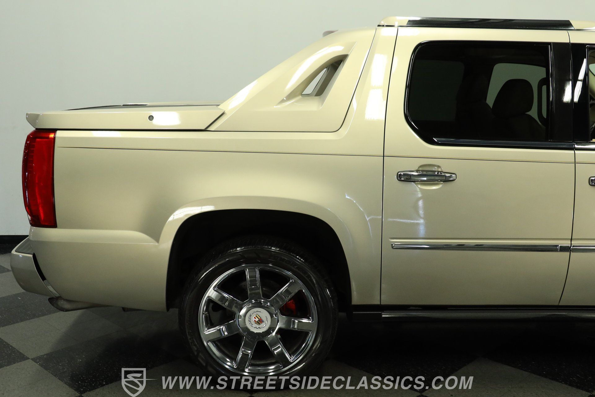 Used 2007 Cadillac Escalade EXT w/ Information Package AWD/4WD image 28