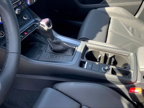 New 2025 Audi Q3 2.0T Premium image 8