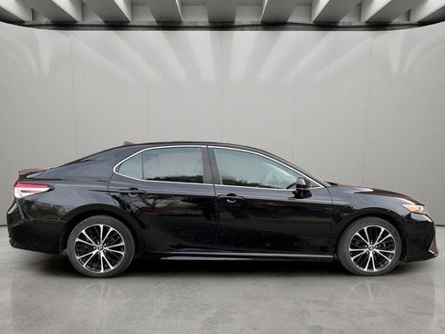 Used 2019 Toyota Camry SE image 6