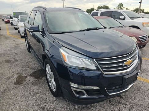 Used 2016 Chevrolet Traverse LT w/ Traveler's Package FWD image 3