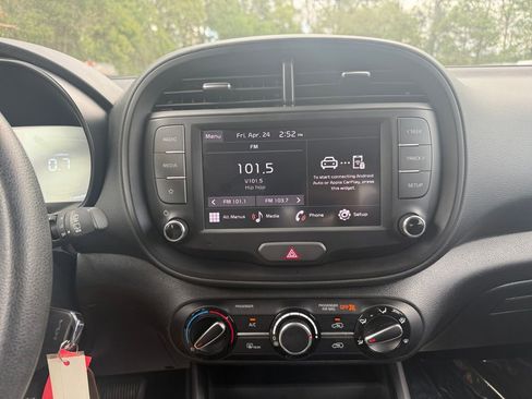 Used 2025 Kia Soul LX w/ LX Technology Package FWD image 21