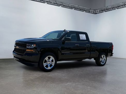 Used 2019 Chevrolet Silverado 1500 Custom w/ Custom Convenience Package AWD/4WD image 7
