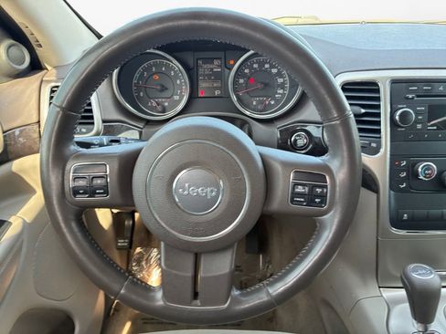 Used 2011 Jeep Grand Cherokee Laredo image 18