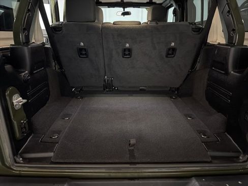 Used 2021 Jeep Wrangler Unlimited Sport image 17