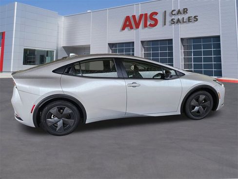 Used 2025 Toyota Prius LE image 7