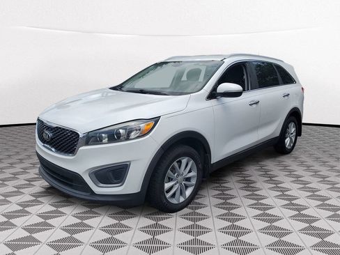 Used 2017 Kia Sorento FWD image 2