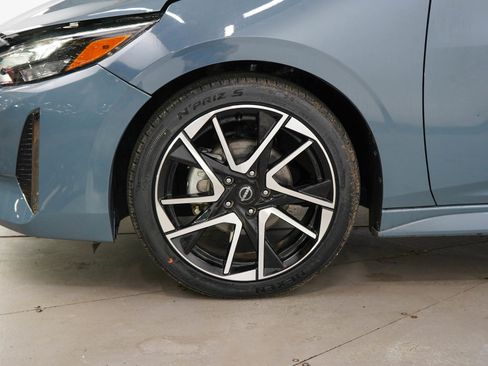 Used 2025 Nissan Sentra SR w/ SR Premium Package FWD image 27