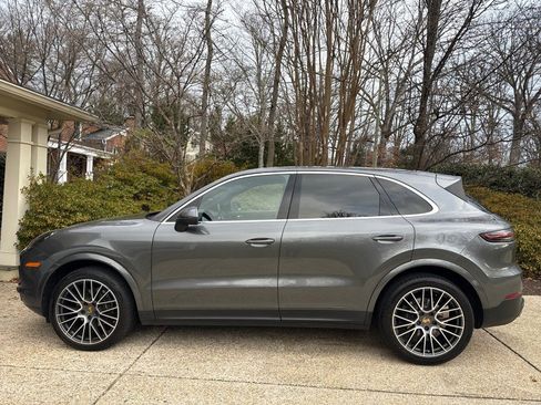 Used 2020 Porsche Cayenne image 7
