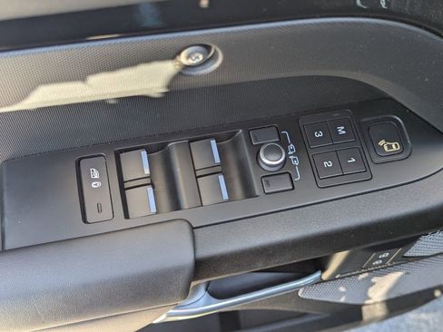 Used 2022 Land Rover Defender 110 V8 image 25