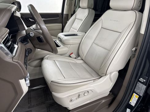 Used 2021 GMC Yukon XL Denali w/ Denali Premium Package image 17