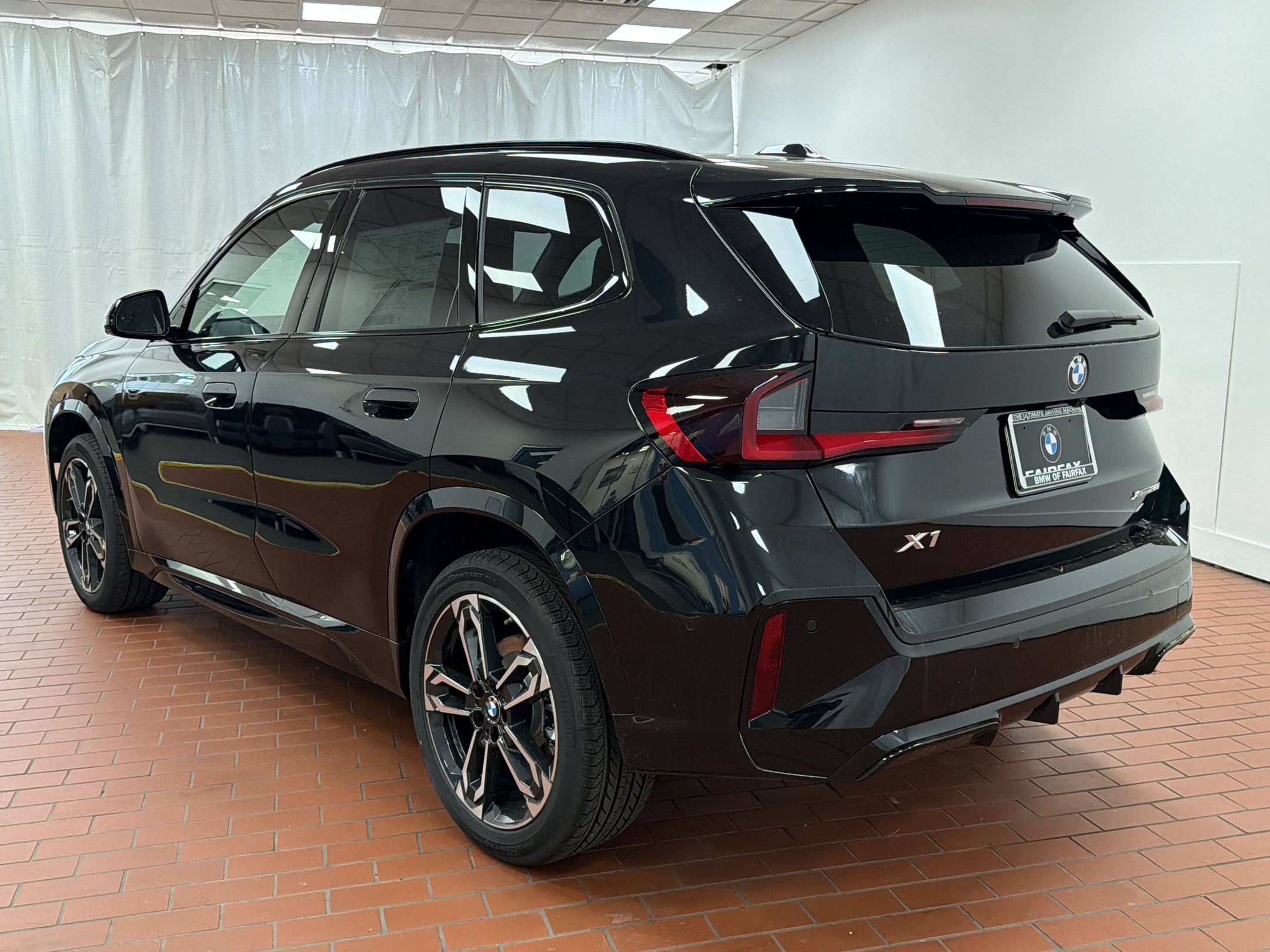 Used 2026 BMW X1 xDrive28i w/ Technology Package AWD/4WD image 3