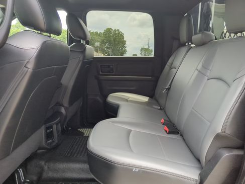 Used 2022 RAM 5500 Tradesman w/ Chrome Appearance Group RWD image 12