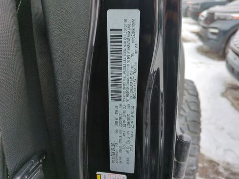 Used 2018 Jeep Wrangler Unlimited Rubicon w/ Connectivity Group image 36