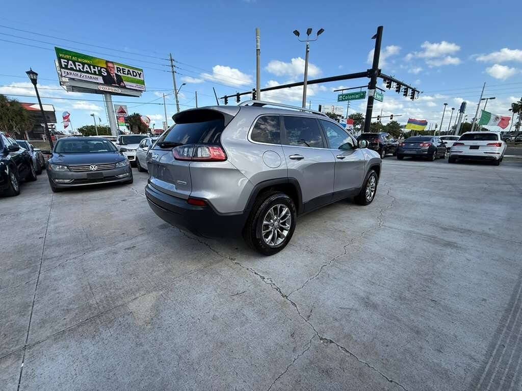 Used 2019 Jeep Cherokee Latitude Plus w/ Cold Weather Group AWD/4WD image 4