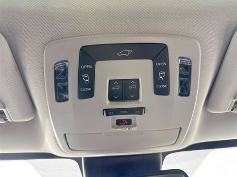 Certified 2026 Toyota Sienna XLE FWD image 24