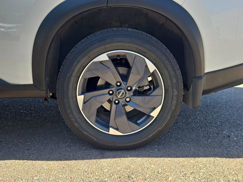 Used 2025 Nissan Rogue SV FWD image 19
