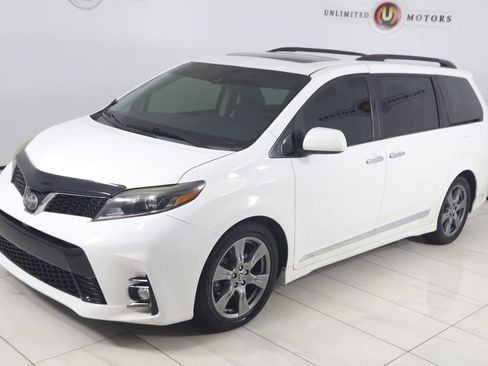 Used 2018 Toyota Sienna SE FWD image 22
