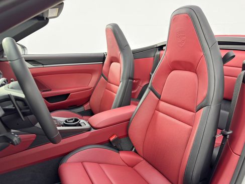 Used 2025 Porsche 911 Carrera RWD image 40