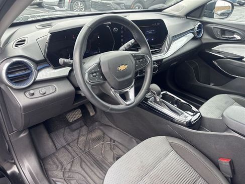 Certified 2024 Chevrolet Trax LT w/ Sunroof Package FWD image 10