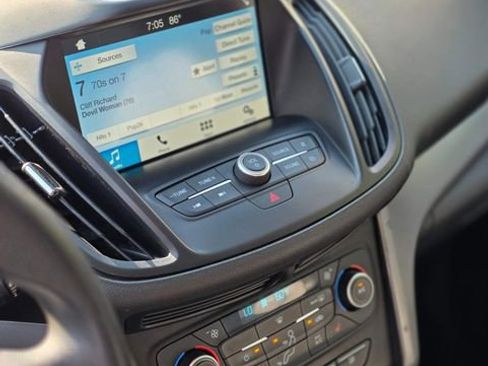 Used 2019 Ford Escape SE image 28