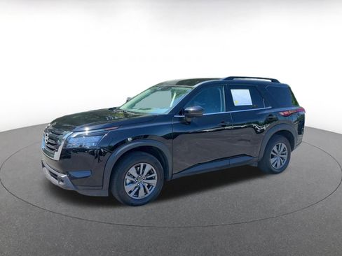 Used 2025 Nissan Pathfinder SV FWD image 8