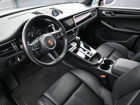 Certified 2023 Porsche Macan Turbo AWD/4WD image 4