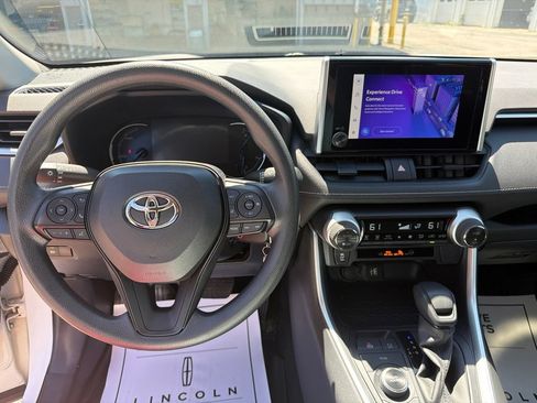 Used 2025 Toyota RAV4 LE AWD/4WD image 22