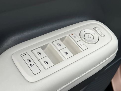 Used 2025 Hyundai Santa Fe Limited image 13