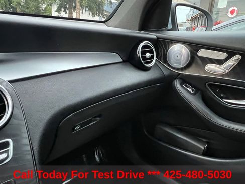 Used 2018 Mercedes-Benz GLC 300 4MATIC image 38